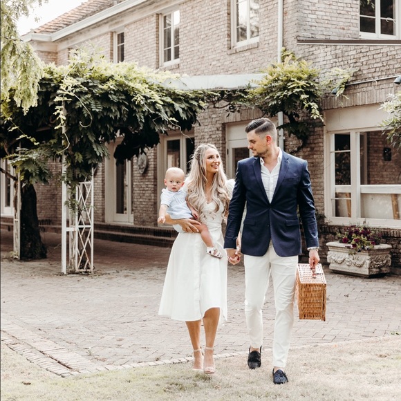 Meet Your Posher, Roxie Drofiak - Picture 4 of 16